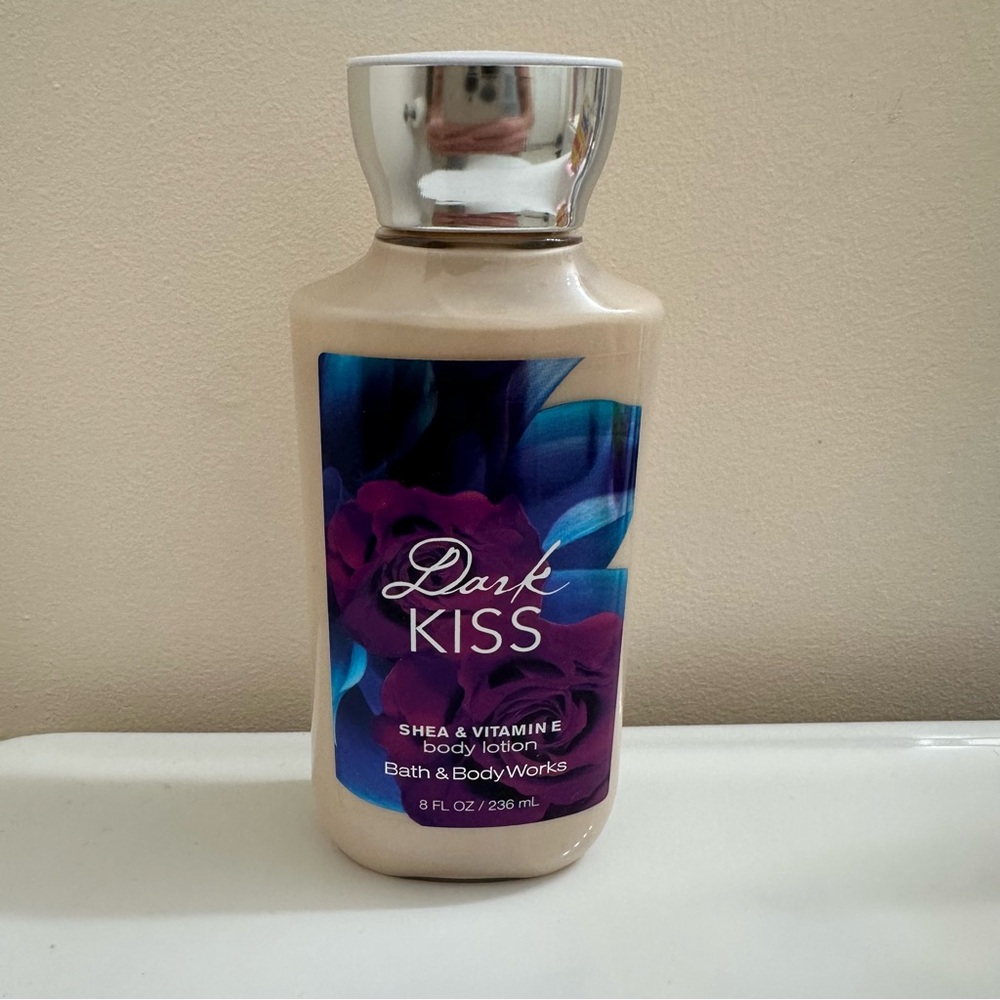 Bath & Body Works Dark kiss body lotion
